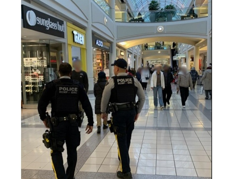Featured News-少年防熊噴霧劫Metrotown商場店舖