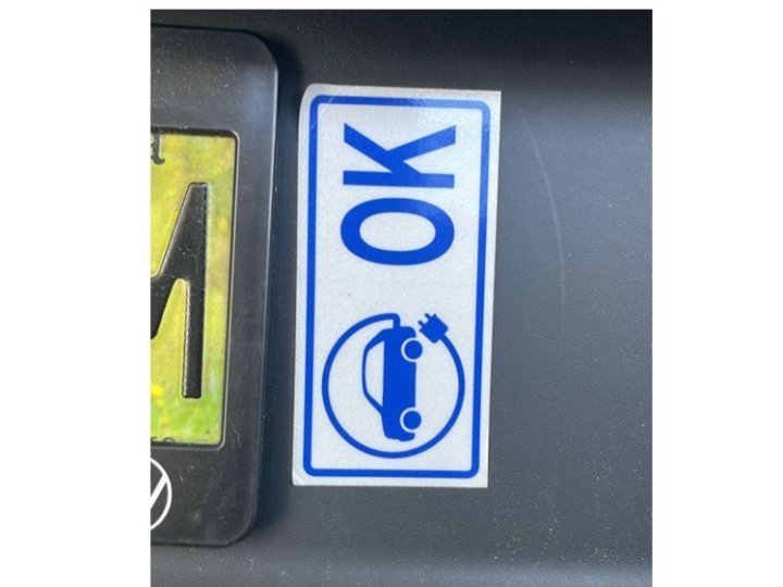 下月15日起 電動車使用HOV線無須展示「OK」貼紙