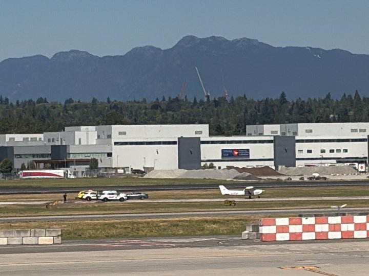 防空司令部昨派F-15戰機攔截飛入YVR領空小型飛機