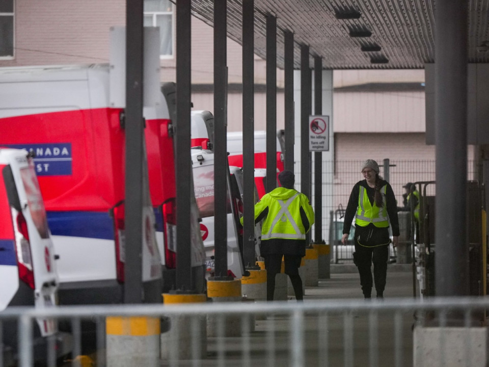 Featured News-加拿大郵政局宣布溫哥華華埠唯一一間郵政局會在今個月12日關閉區內居民隨即發起運動希望保留華埠郵政局