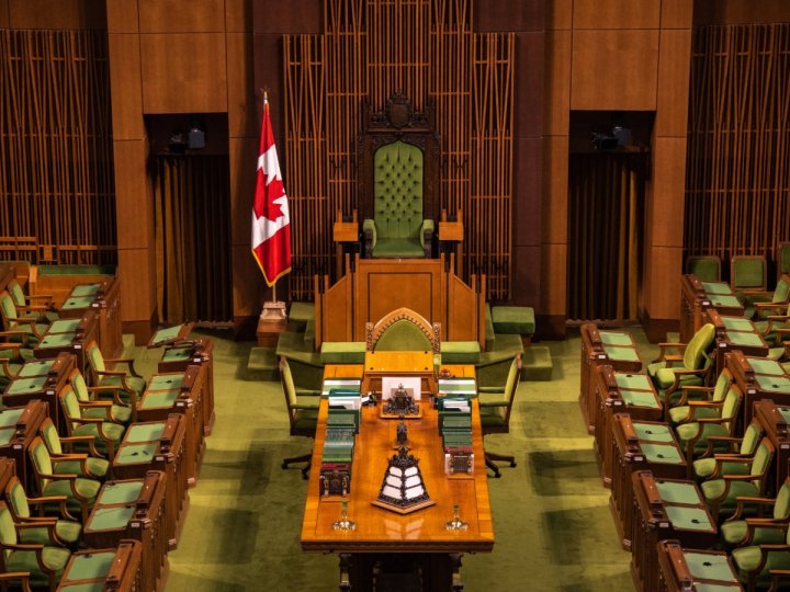 就業廳長柯議倫說渥太華正在考慮准許部分運油輪在BC北部沿岸地區通行