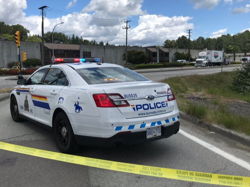 Featured News-蘭里駕駛者疑故意撞擊警車 幸無人受傷