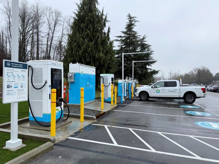 BCIT本拿比校區增設電動車充電站