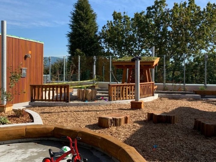 楓樹嶺一名高中教師因種族岐視需短暫停職