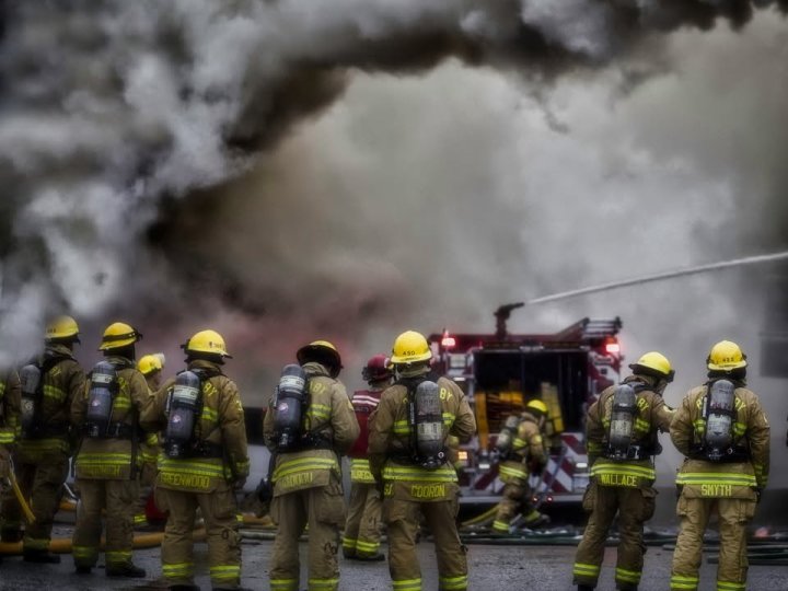 本拿比商業大樓發生火警 濃煙一度籠罩市中心
