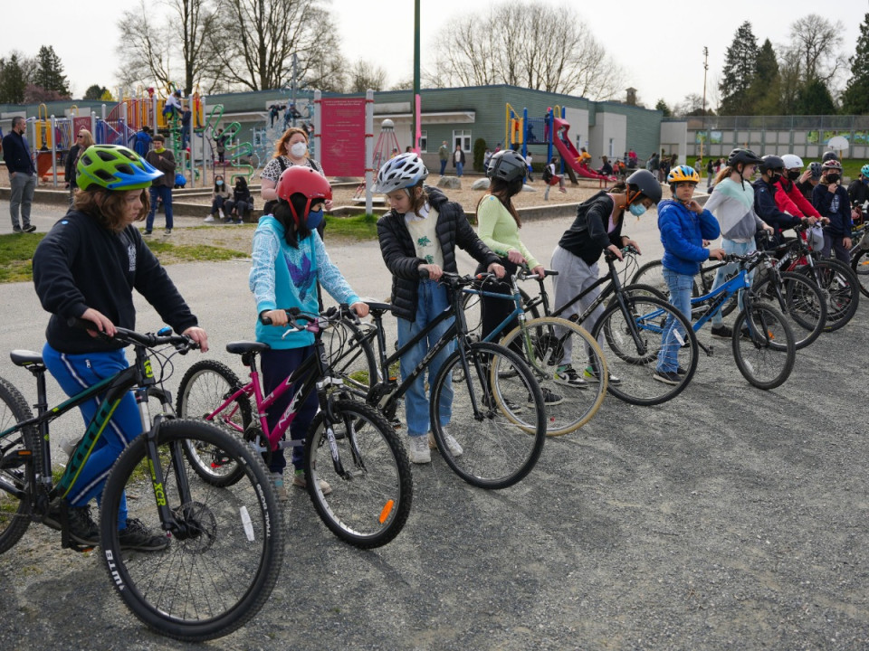 Featured News-加拿大兒童保護中心發表的最新數據再次提醒民眾關注青少年上網的風險