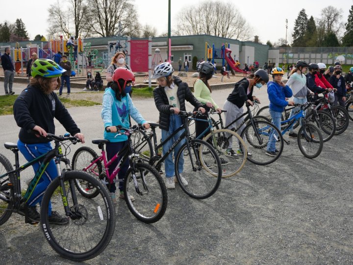 加拿大兒童保護中心發表的最新數據再次提醒民眾關注青少年上網的風險
