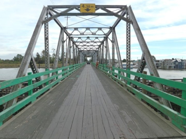 Featured News-Westham Island 大橋損毀嚴重 三角洲居民憂農產運輸陷危機