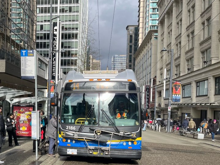 聯邦撥款近 90 萬元改善卑詩農村交通 增設候車亭及購置巴士