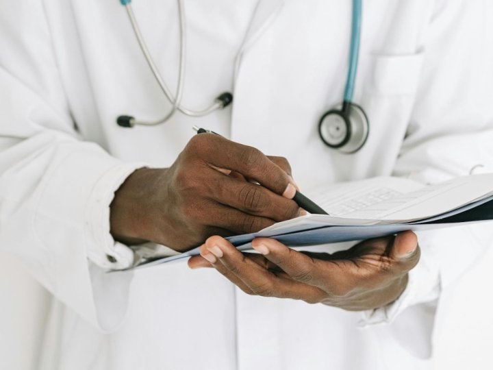 報告指繁文縟節令BC省損失1400名醫生