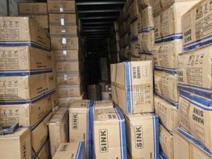 蘭里警方檢獲大量全新洗手盆拖車 疑為被盜物品