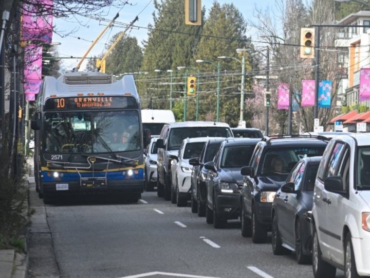 代表五千名大溫巴士司機及員工工會將與資方談判