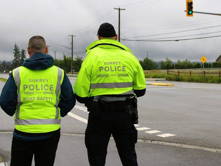 警方表示上周末在素里被巡邏勒索暴力案件高發社區警員拘捕的3名男子都是外籍人士