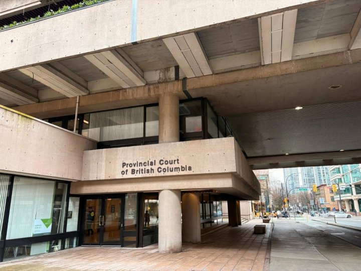 本那比1名30歲男子被控擾亂治安據報他在柏文單元內使用所謂重擊裝置發出的噪音困擾上層住客