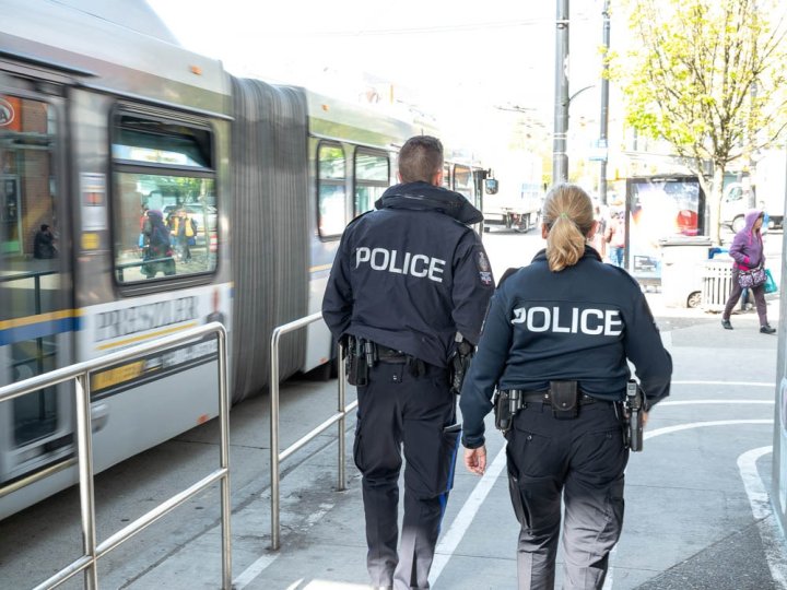 男子涉去年兩宗素里行駛中巴士上非禮兩女乘客被控