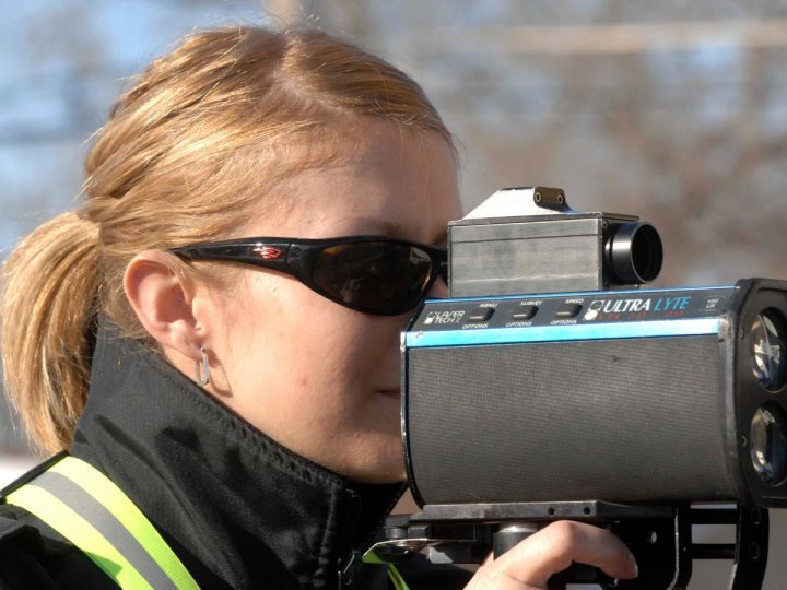 蘭里有車在限速50公里路上駛至129公里  車被扣一週