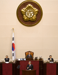 總理哈珀到訪南韓，並於國會中致詞（政府提供）