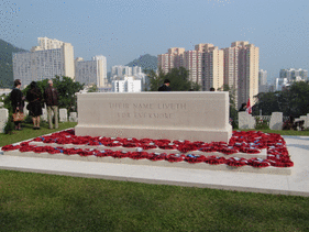 1941年加拿大派出1975名軍人到香港參與抗日戰事,造成超過700名加軍死傷及成為戰俘.