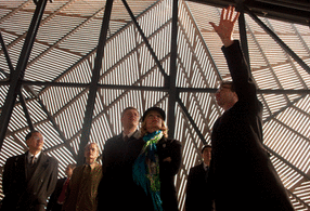 哈珀上海行特意到2010世博加拿大館參觀.
