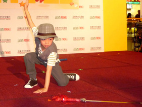 #1 Alson 吳冬旭（6 歲）以有型有款的舞劍 Hip Hop 勇奪「至 Cool 大獎」