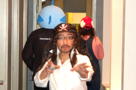 Jack Sparrow Johnny Depp 
(加拿大中文電台總裁李方)