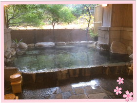 日本溫泉的男女湯（即男用溫泉和女用溫泉）每天交替，大部份的顧客都住兩日一夜，那便有機會體驗兩個溫泉。