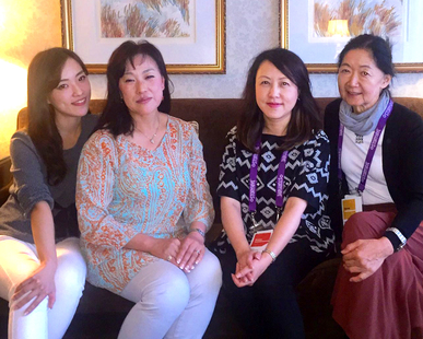 盧玉鳳訪問了《東北的新月》導演 Linda Ohama（右），其實今次來到溫哥華出席影展的，還有在紀錄片中出現的災民家庭 Kanaka Sasaki 及她的女兒 Sera Sasaki（左二及左一）。