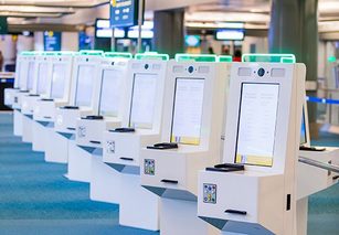 溫哥華機場最新的 Primary Inspection Kiosks 自助報關機。
