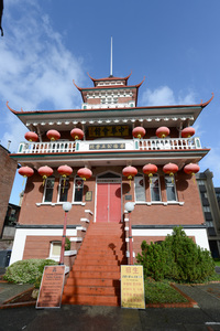 學習中文的 Victoria 華僑公立學校建校逾百年。