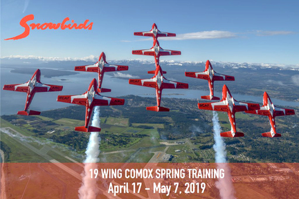 今年 Snowbirds 在 Comox 上空進行花式飛行演習的日期為 4 月 17 日至 5 月 7日。
