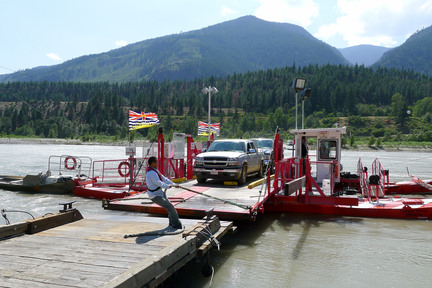 Lytton 的免費拉纜渡輪，是 BC 省僅存的兩條航線之一，離溫哥華亦最近。