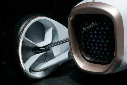 電動的 Vision Simplex 車輪均用獨立馬達來驅動。