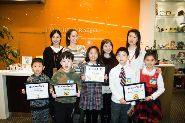 所有得獎者和（後排左起）導師 Shang Shang、評審 Jessica、導師兼決賽主持捷穎、評審 Willow 一起合照。