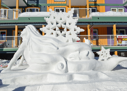 BC 省的雪雕大賽毎年在 Silverstar 滑雪村舉行。