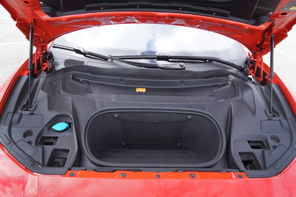 車頭載物箱多見於中置引擎跑車。