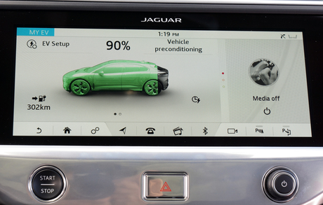 不但液晶屏幕能展示中文，GPS 還能選擇以普通話導航。