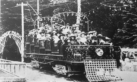 1925 年在 Victoria 服務的 BCER 露天觀光車（車隊編號 123）。(City of Richmond Archives)