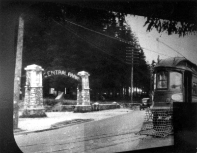 1920 年 Burnaby Central Park 入口的招牌拱門今日已不復見。(Heritage Burnaby)