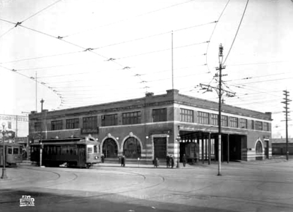 1923 年，這裡曾是二埠 BCER 電車總站大樓。(Vancouver Public Library)