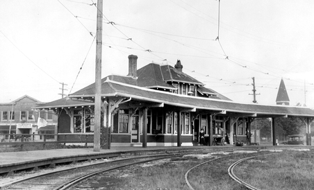 幸未有被路軌蓋頂火災波及的 Chilliwack 總站 1925 年外貌。（City of Richmond Archives）