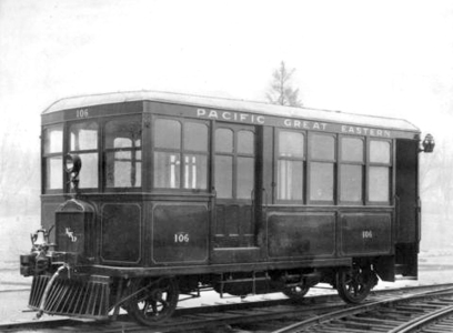 Pacific Great Eastern（BC Rail 附屬公司）於 1914 到 1928 年用來服務北溫和西溫之間的汽油驅動 Interurban。（City of Vancouver Archives）