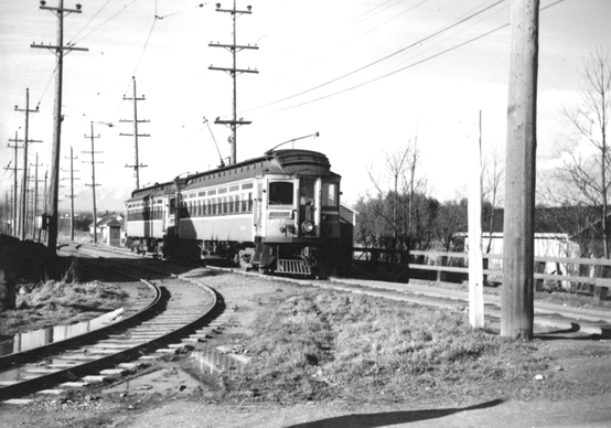 1955 年的 Bridgeport 站（River Drive 與 Van Horne Way 附近）。（Heritage Burnaby) 