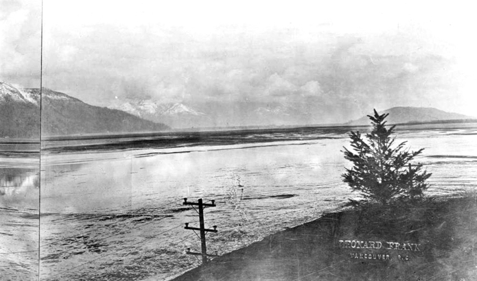 Sumas Lake 面積達二萬畝，曾是菲沙河谷最大湖泊。圖片攝於 1922 年。（City of Vancouver Archives）