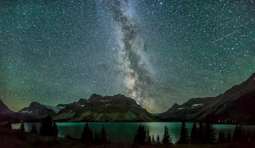 在山頂觀星，在低光害的夜空下，份外能感受滿天星斗之美。
