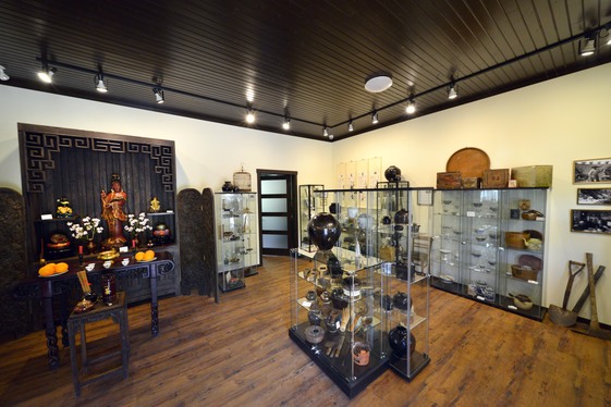 屬 BC 省歷史保留地㸃之一的「Lytton Chinese History Museum」，同時亦是加國唯一原地建立之「香火堂」華人歷史博物館。