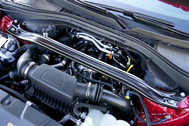 Lincoln Aviator Reserve AWD 引擎。汽油版每年燃油開支估計比 PIH 高約 $1,393。