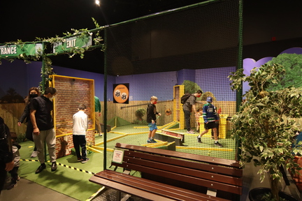 其中一項大受歡迎的遊戲是「Garden Golf」，每次可容兩組朋友入內打迷你高球。