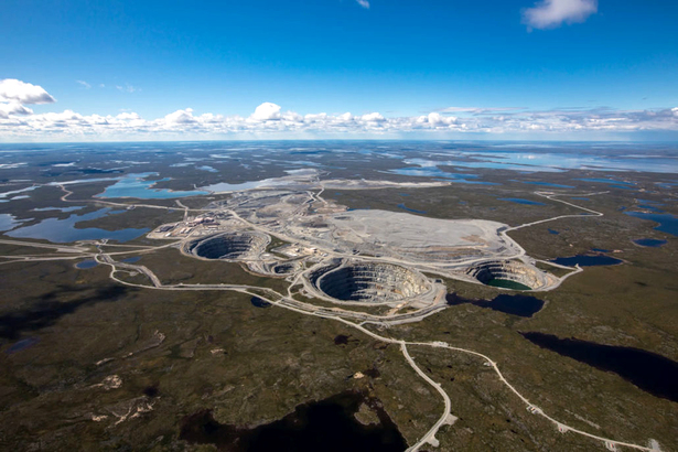 加拿大挖掘鑽石礦歷史僅三十年。