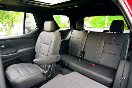 車廂寬敞的 Chevrolet Traverse 可 7 人共乘，乘客少而行李多的話，將座椅摺起更能善用空間。