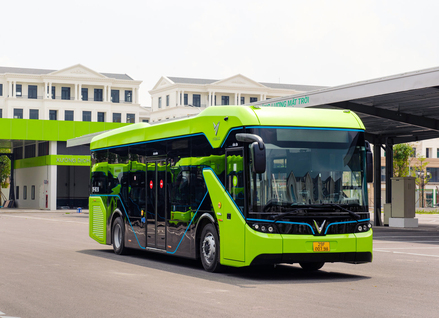 VanFast 亦有生産能乘載 72 名乘客的電動巴士。